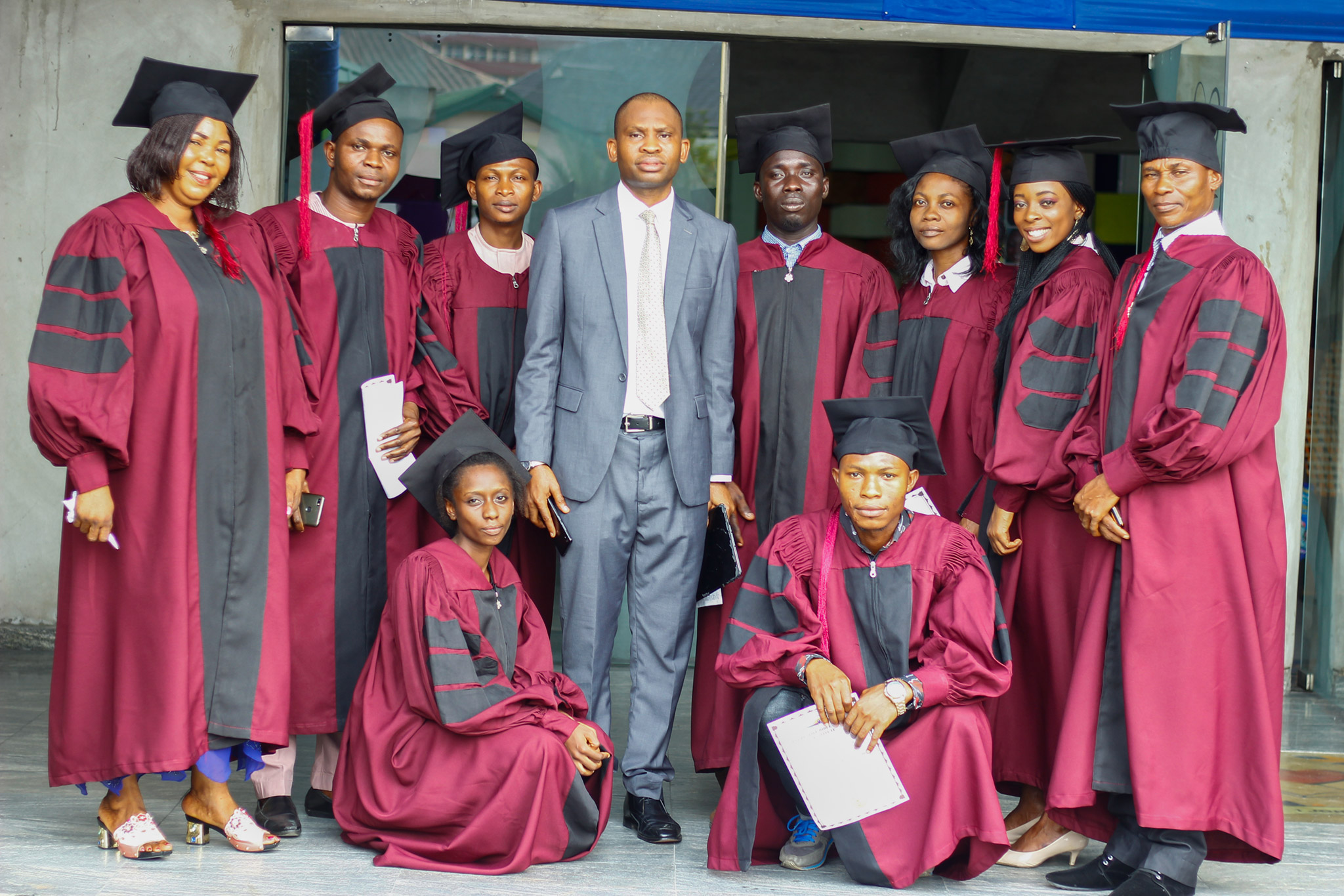 group-photo-of-Pst.-Eric-with-students